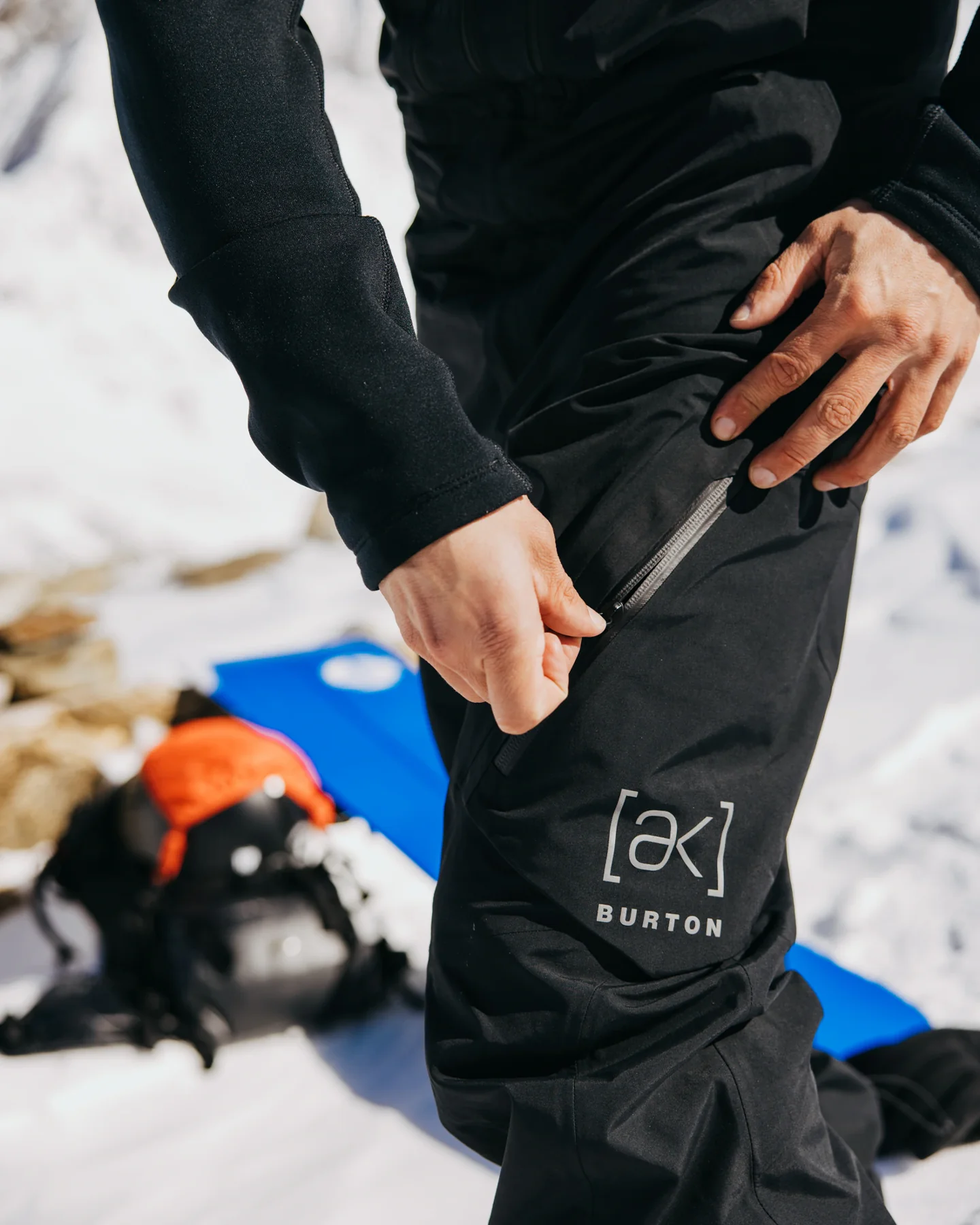 Burton Men's [ak]® Cyclic GORE-TEX® 2L Snow Bib - True Black - Image 7