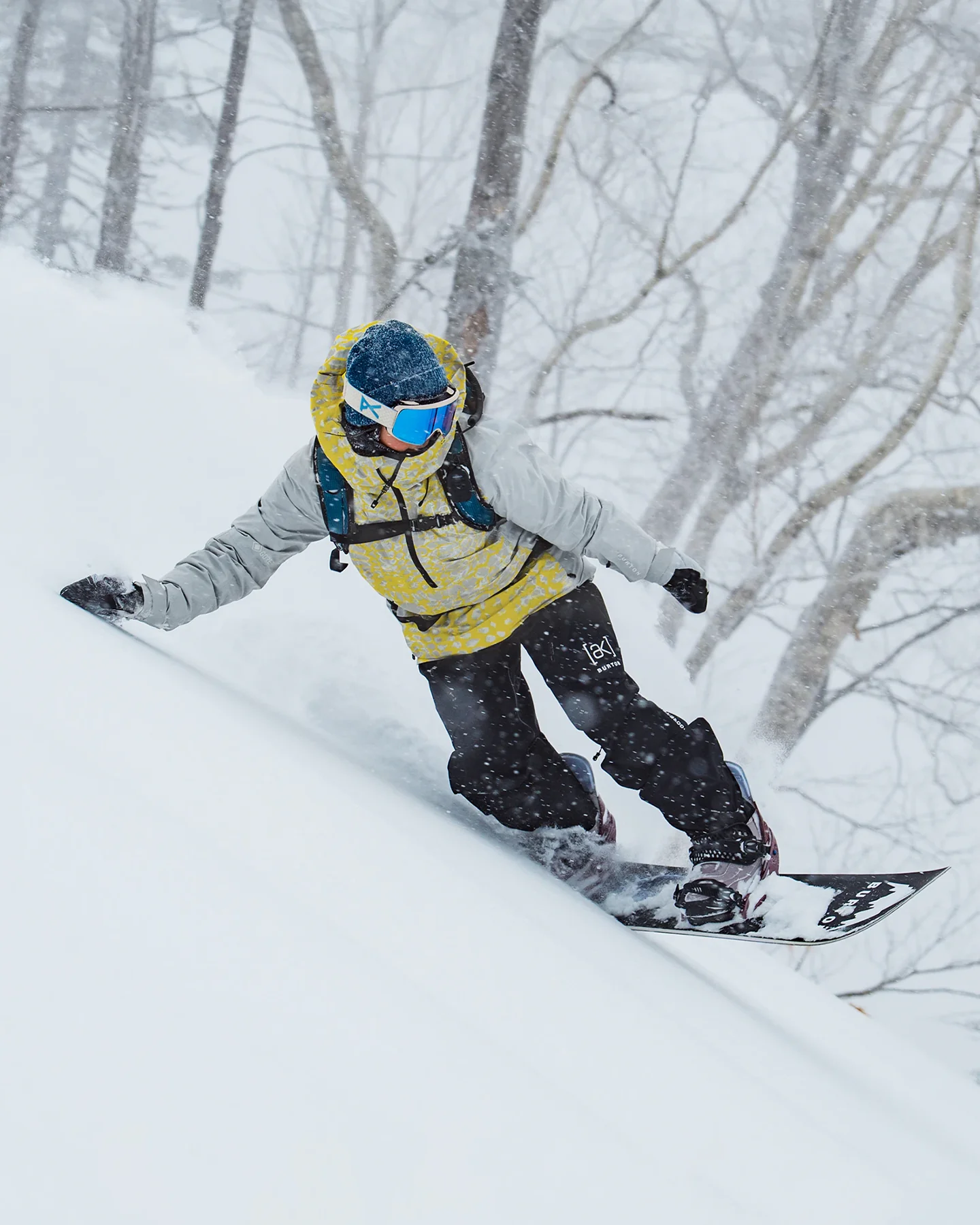 Burton Women's [ak]® Kimmy GORE-TEX® 2L Snow Anorak - Atomic Shatter/Gray Cloud - Image 3